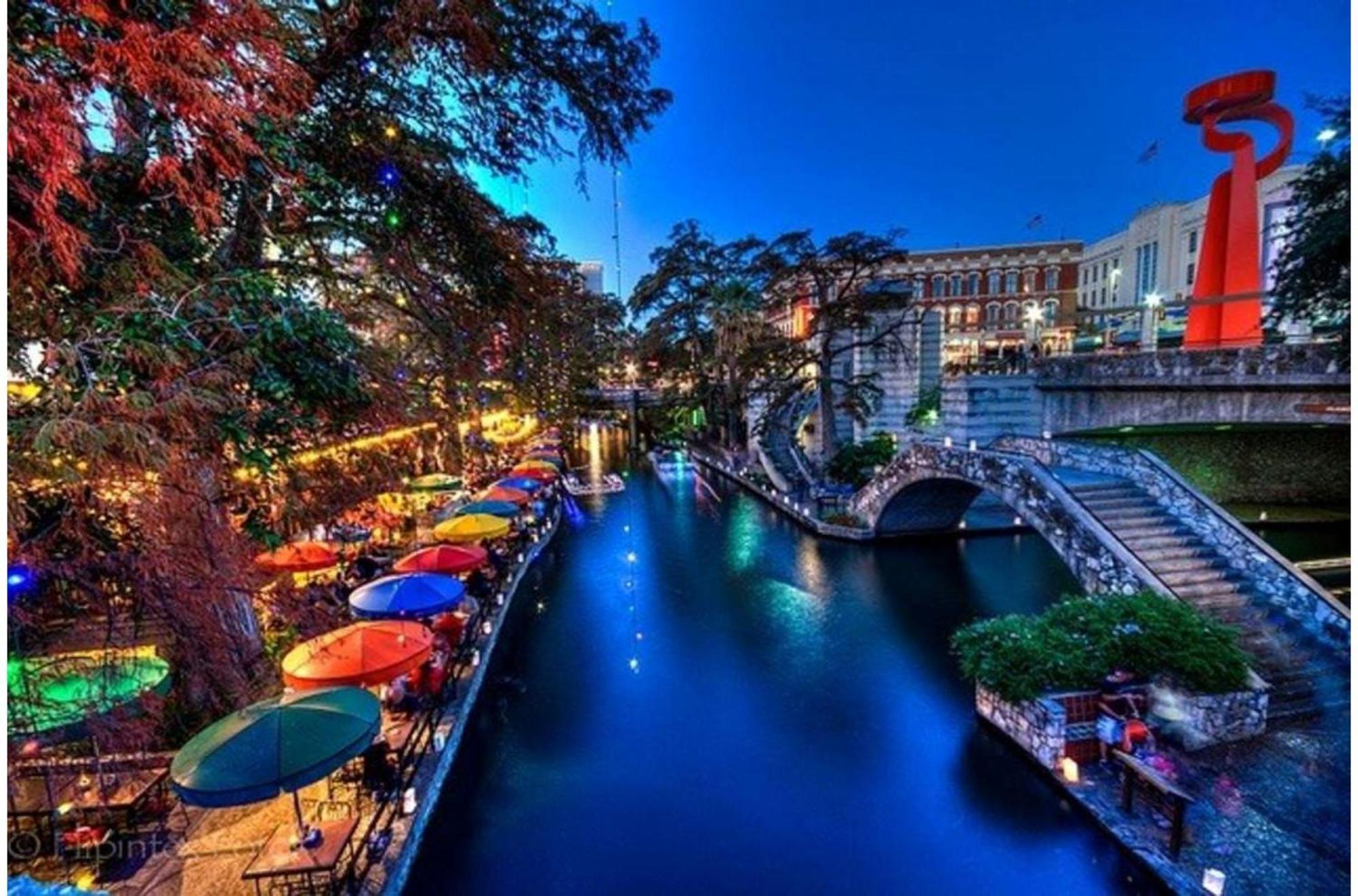 Trendy Historical Near Downtown Attractions